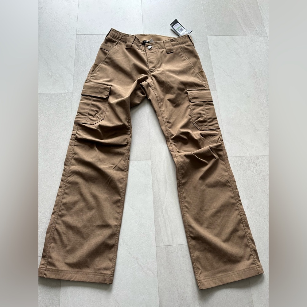 Under Armour womens workwear khakis nwt size 8
